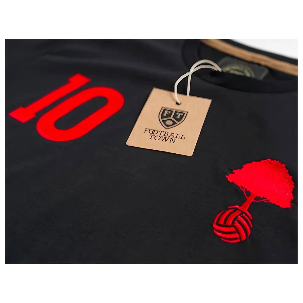 Nottingham The Tree 10 Retro Football T-Shirt (Black)